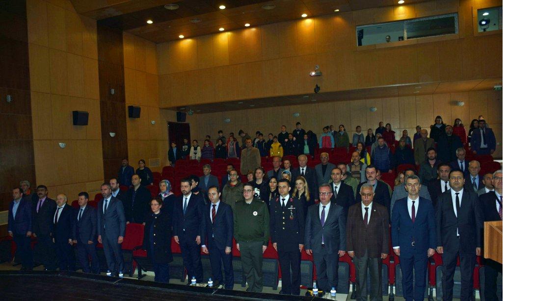 İlçemiz Halk Eğitim Merkezi konferans salonunda 12 Mart İstiklal Marşının Kabulü ve Mehmet Akif Ersoy'u Anma günü etkinliği gerçekleştirildi.